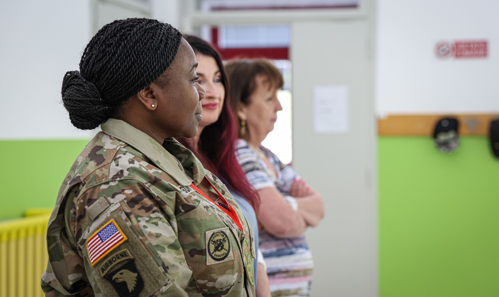 U.S Army Southern European Task Force, Africa Soldiers strengthen community relations with the community of Tonezza del Cimone