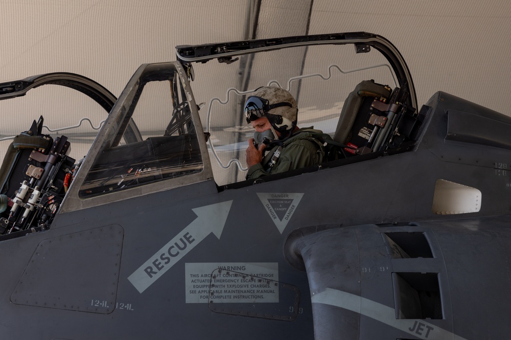 U.S. Marine Corps Deputy Commandant for Aviation visits VMA-223 and flies in a TAV-8B Harrier II jet