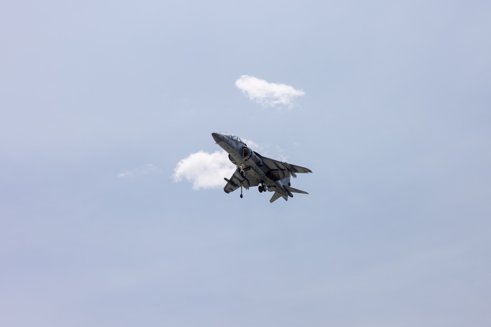 U.S. Marine Corps Deputy Commandant for Aviation visits VMA-223 and flies in a TAV-8B Harrier II jet
