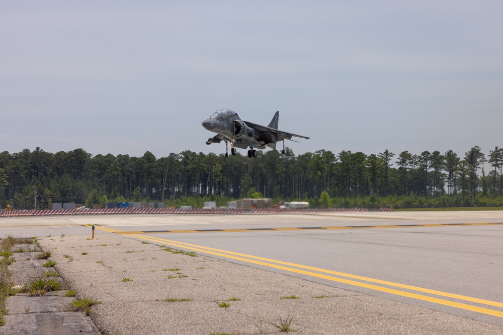 U.S. Marine Corps Deputy Commandant for Aviation visits VMA-223 and flies in a TAV-8B Harrier II jet