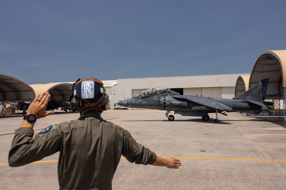 U.S. Marine Corps Deputy Commandant for Aviation visits VMA-223 and flies in a TAV-8B Harrier II jet