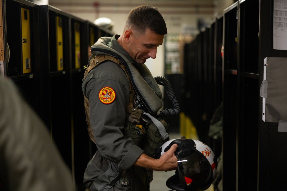 U.S. Marine Corps Deputy Commandant for Aviation visits VMA-223 and flies in a TAV-8B Harrier II jet