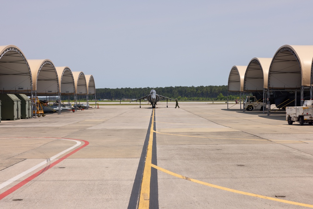 U.S. Marine Corps Deputy Commandant for Aviation visits VMA-223 and flies in a TAV-8B Harrier II jet