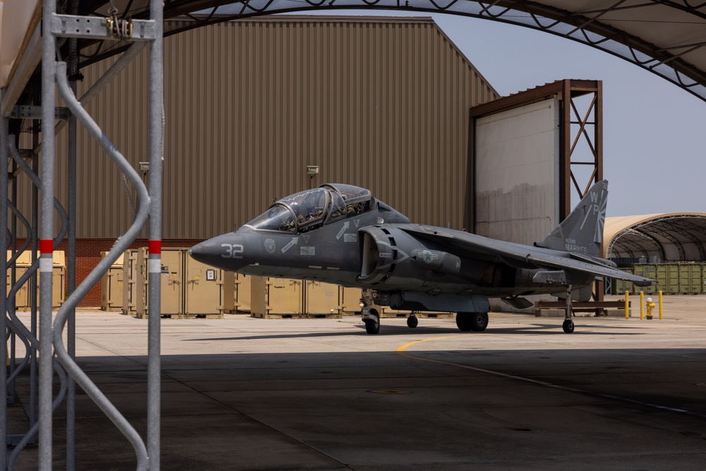 U.S. Marine Corps Deputy Commandant for Aviation visits VMA-223 and flies in a TAV-8B Harrier II jet