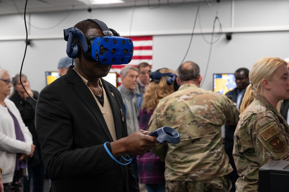 FBI Citizens Academy alumni visit 911th Airlift Wing