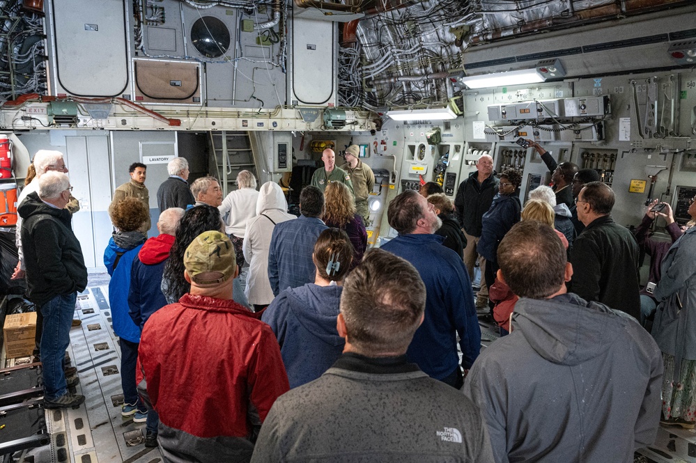 FBI Citizens Academy alumni visit 911th Airlift Wing