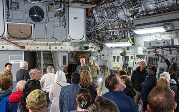 FBI Citizens Academy alumni visit 911th Airlift Wing