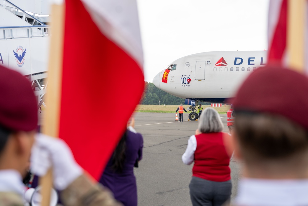 WWII Veterans Arrive in Normandy