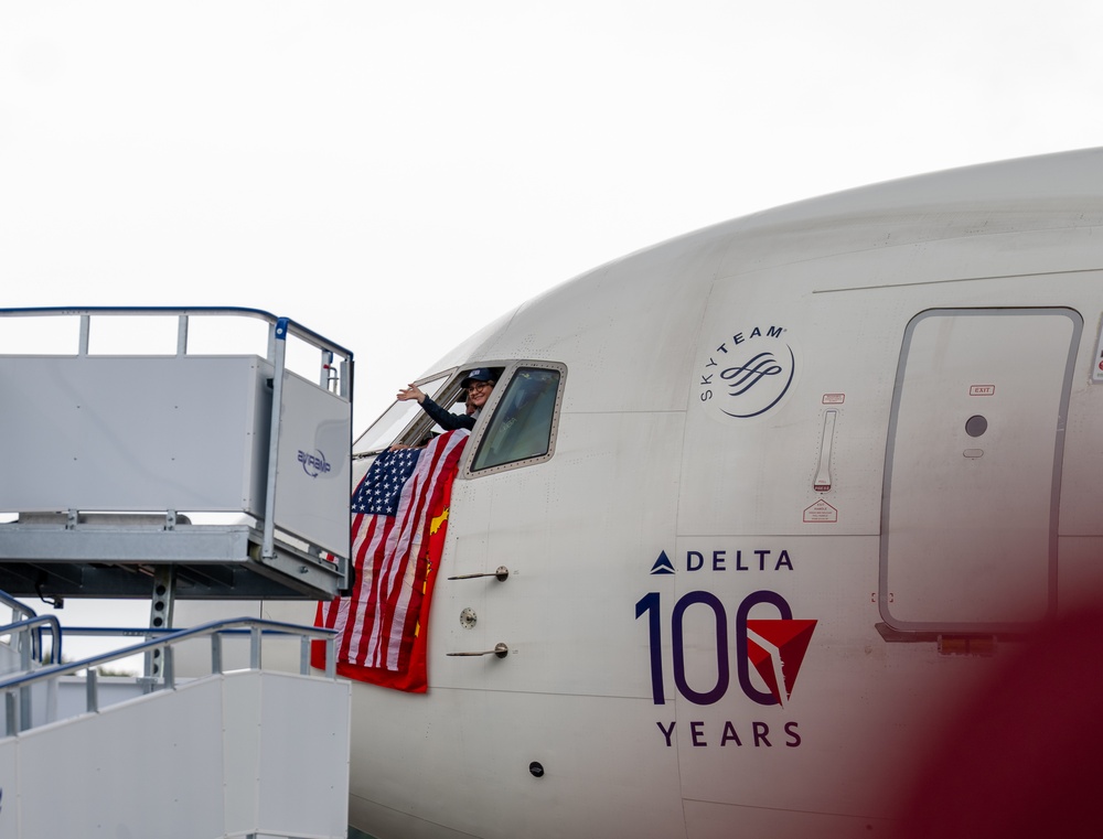 WWII Veterans Arrive in Normandy