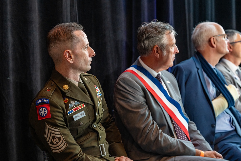 WWII Veterans Arrive in Normandy