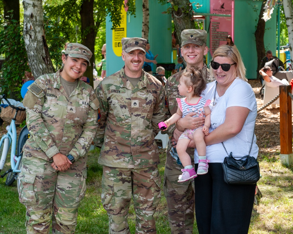 1st Armored Division Band Engages with Polish Community