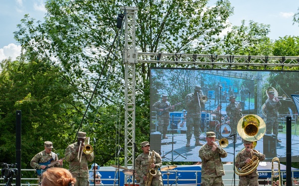 1st Armored Division Band Engages with Polish Community