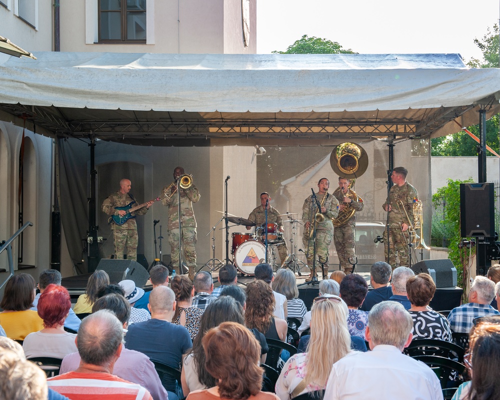 1st Armored Division Band Engages with Slovakian Community