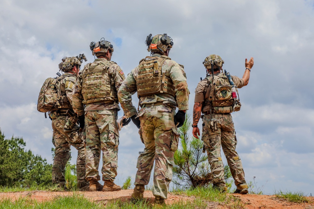 5th SFG(A) Soldiers conduct a Live Fire Exercise at Joint Readiness Training Center