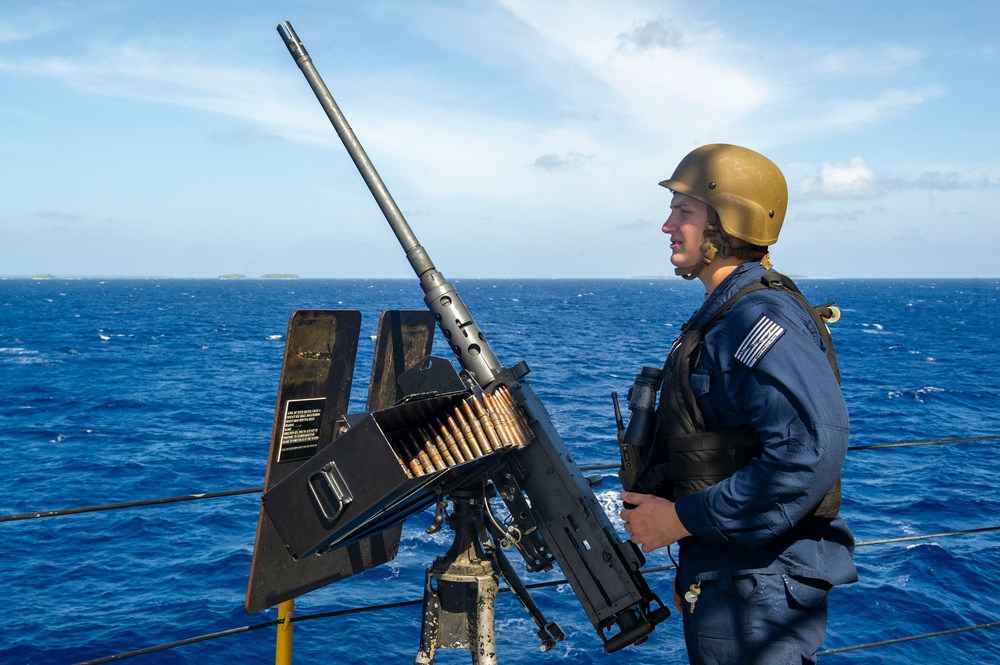USS Frank Cable (AS 40) arrives at Majuro