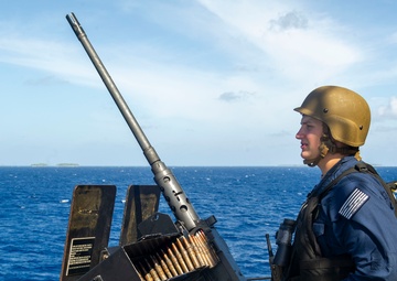 USS Frank Cable (AS 40) arrives at Majuro