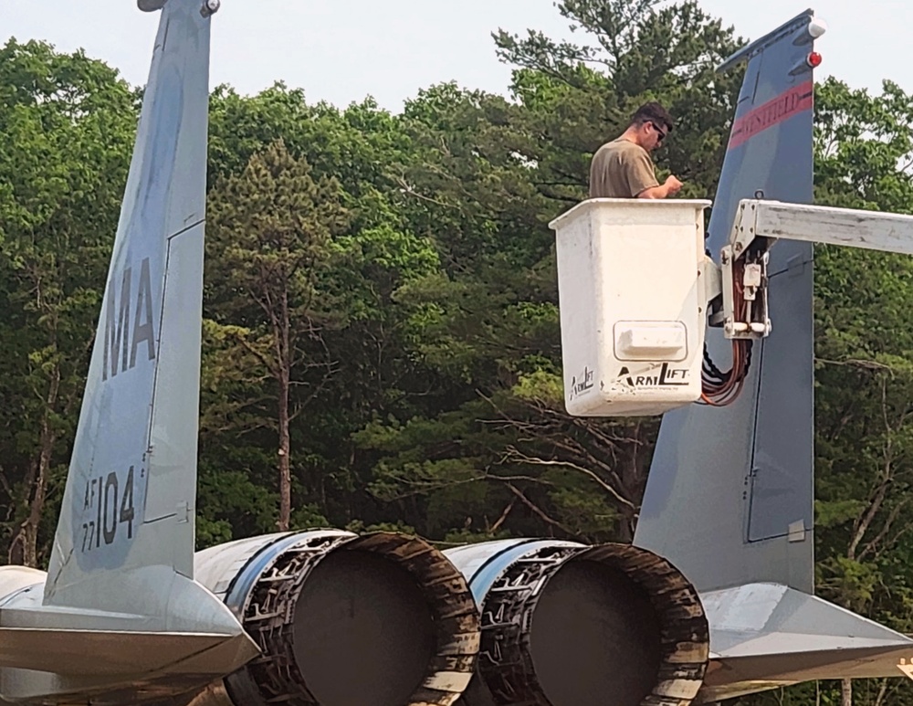 F-15 Eagle at 104th Fighter Wing Gets Makeover by Renowned Conservation Team