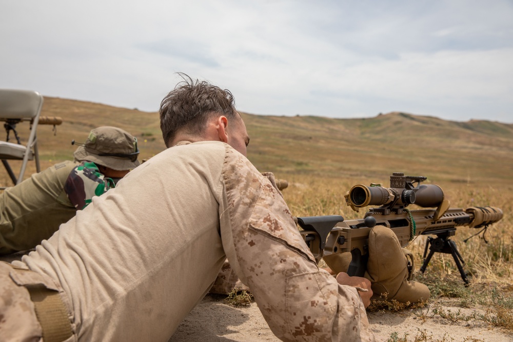 U.S. Marines, Indonesian Korps Marinir fire Mk22 Mod 0 advanced sniper rifle