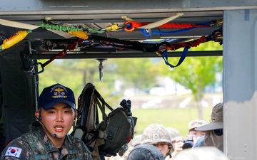 U.S. Soldiers and Republic of Korea army soldiers conduct medical field training exercises.