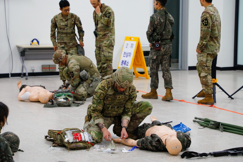 U.S. Soldiers and Republic of Korea army soldiers conduct medical field training exercises.