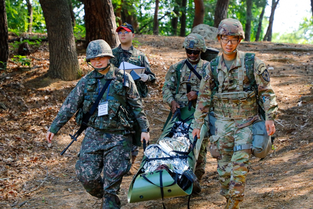 U.S. Soldiers and Republic of Korea army soldiers conduct medical field training exercises.