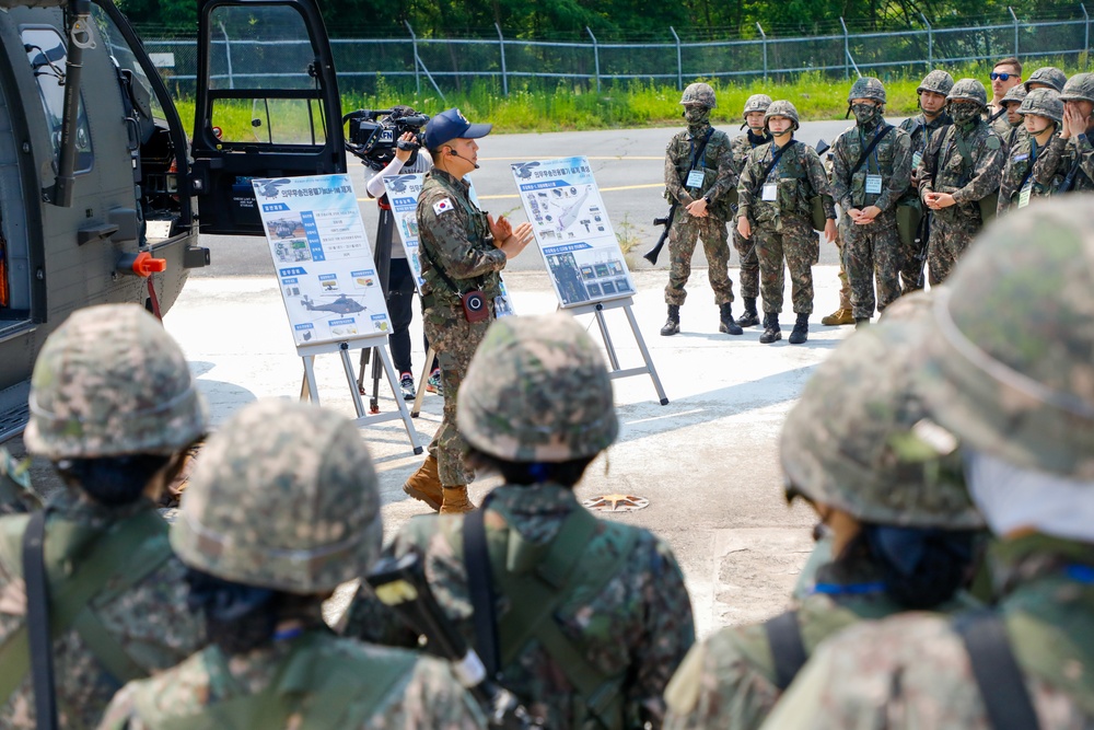 U.S. Soldiers and Republic of Korea army soldiers conduct medical field training exercises.