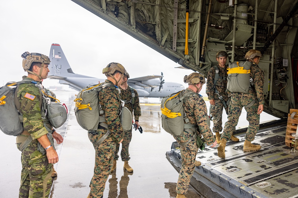 U.S. Marines and Airmen Rehearse a Parachute Operations with Japan Ground Self-Defense Force