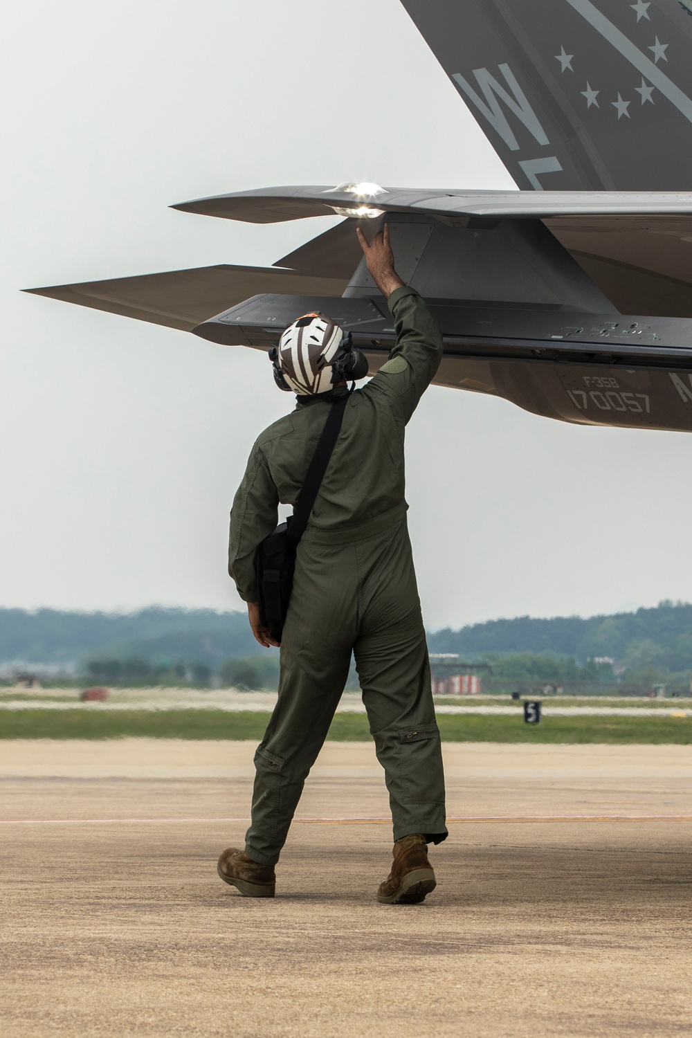 U.S. Marines with VMFA-214 return to Iwakuni from Osan Air Base