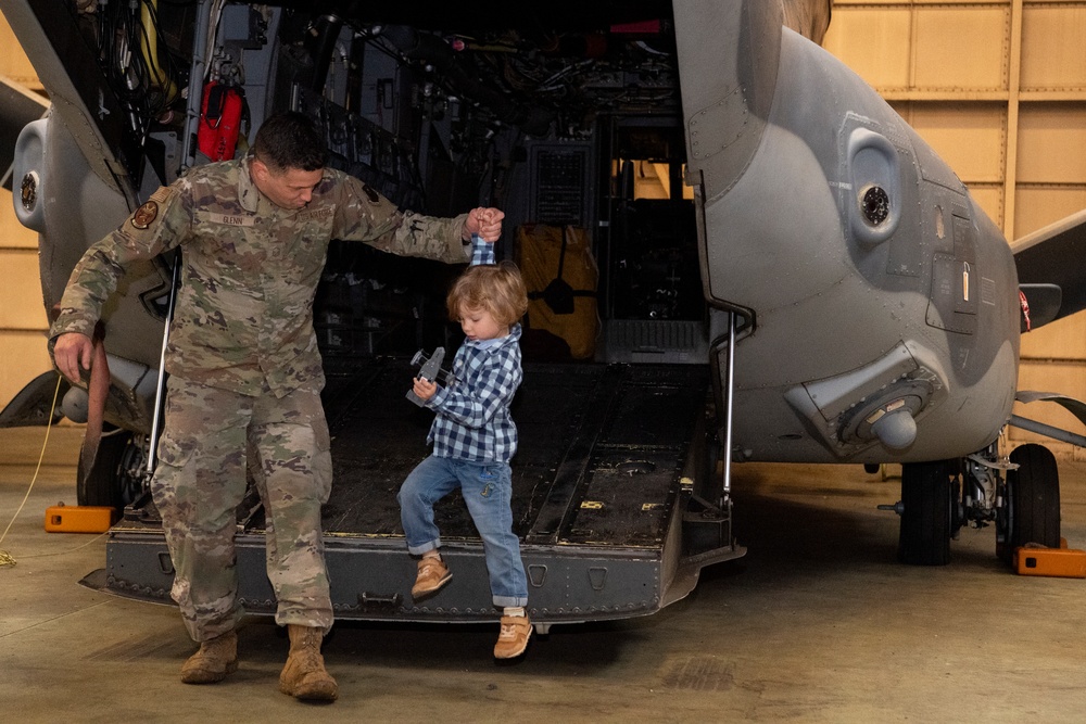 353 SOW showcases CV-22 Osprey to AFSOC spouses