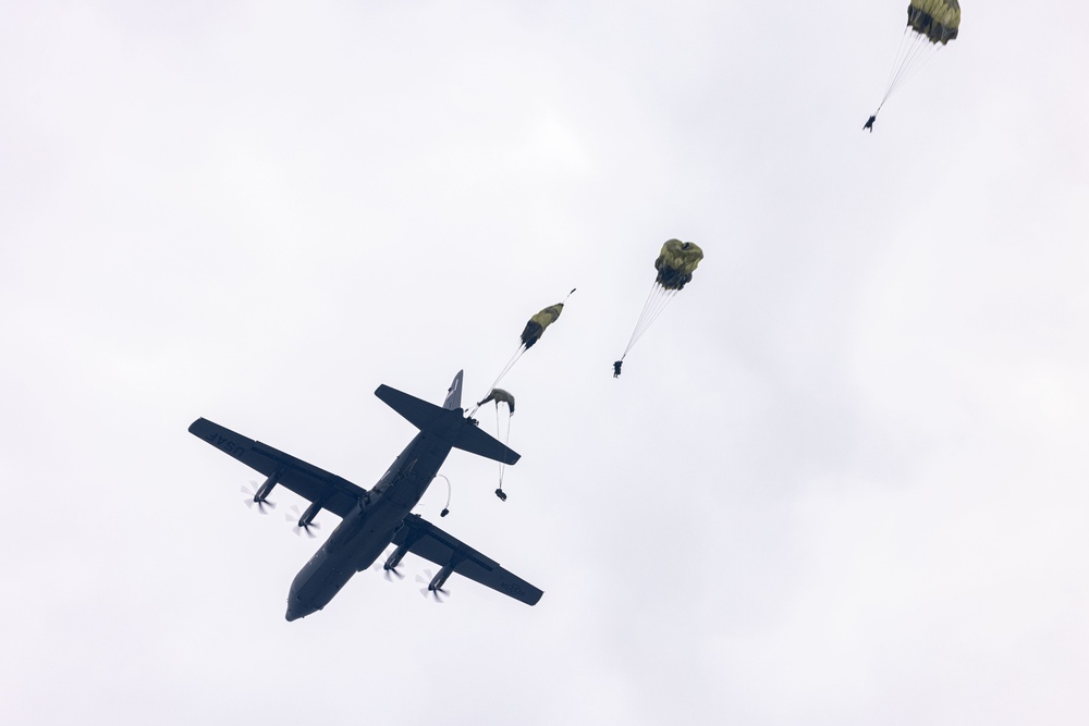 U.S. Marines and Airmen Rehearse a Parachute Operations with Japan Ground Self-Defense Force