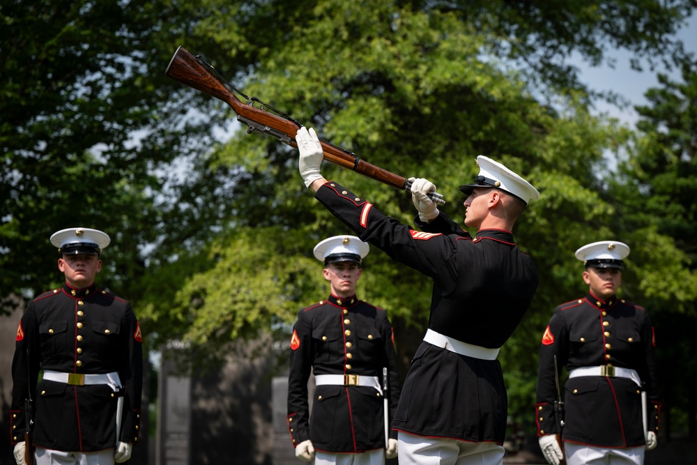 Marine Week Nashville; Cake cutting at Bicentennial Park