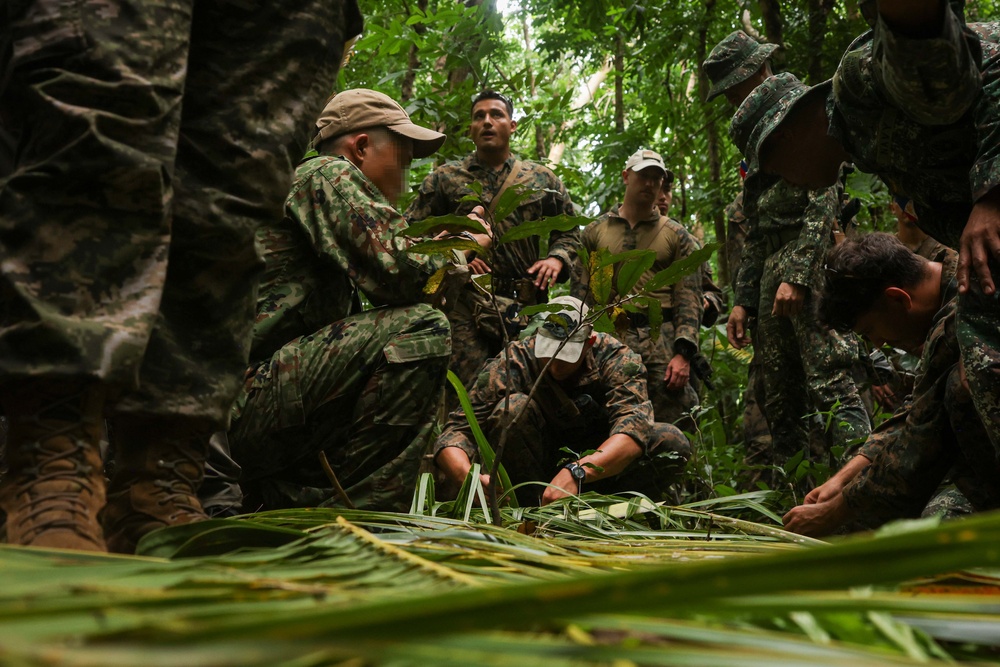 KAMANDAG 9: 1st Reconnaissance Battalion conducts jungle survival training with allies and partners
