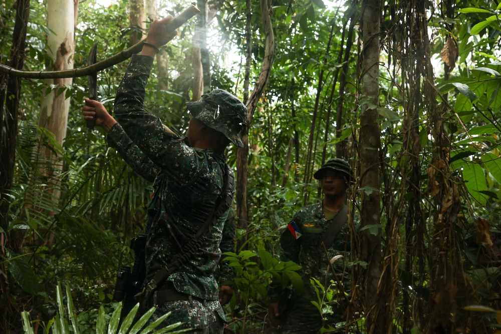 KAMANDAG 9: 1st Reconnaissance Battalion conducts jungle survival training with allies and partners