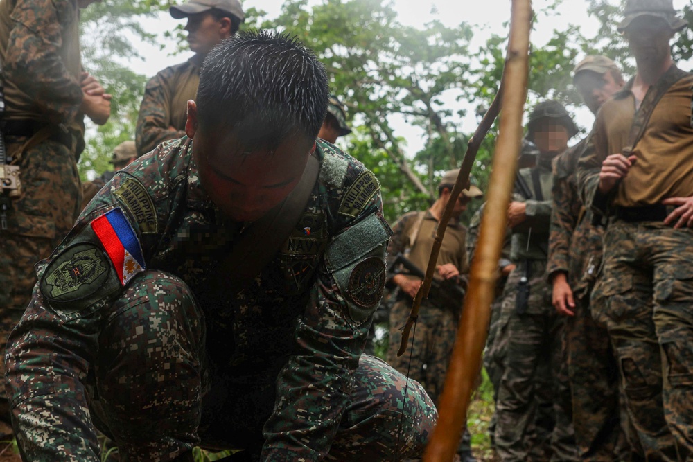KAMANDAG 9: 1st Reconnaissance Battalion conducts jungle survival training with allies and partners