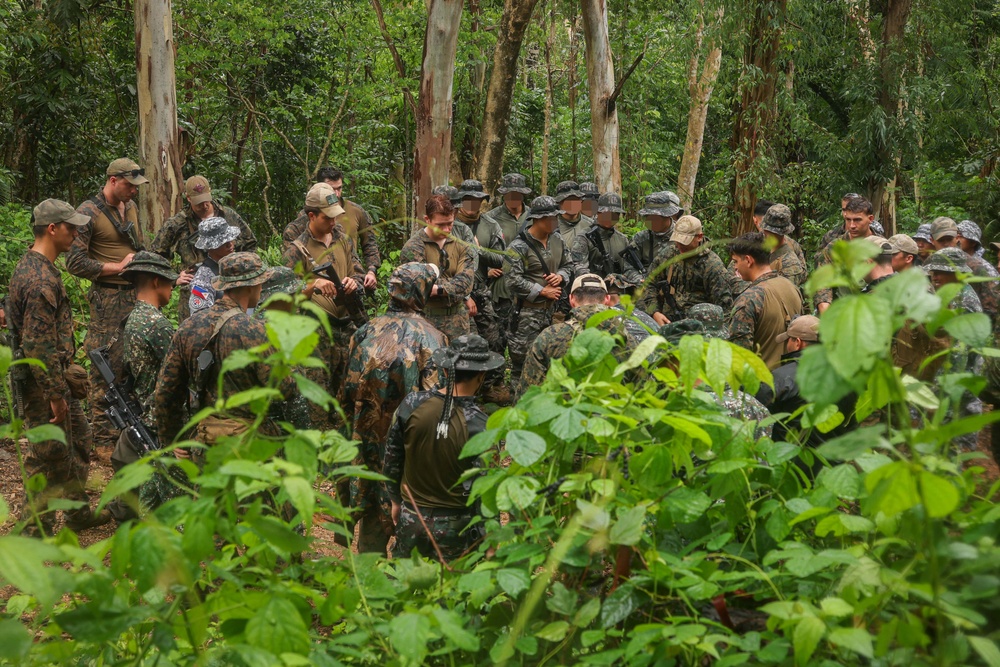 KAMANDAG 9: 1st Reconnaissance Battalion conducts jungle survival training with allies and partners
