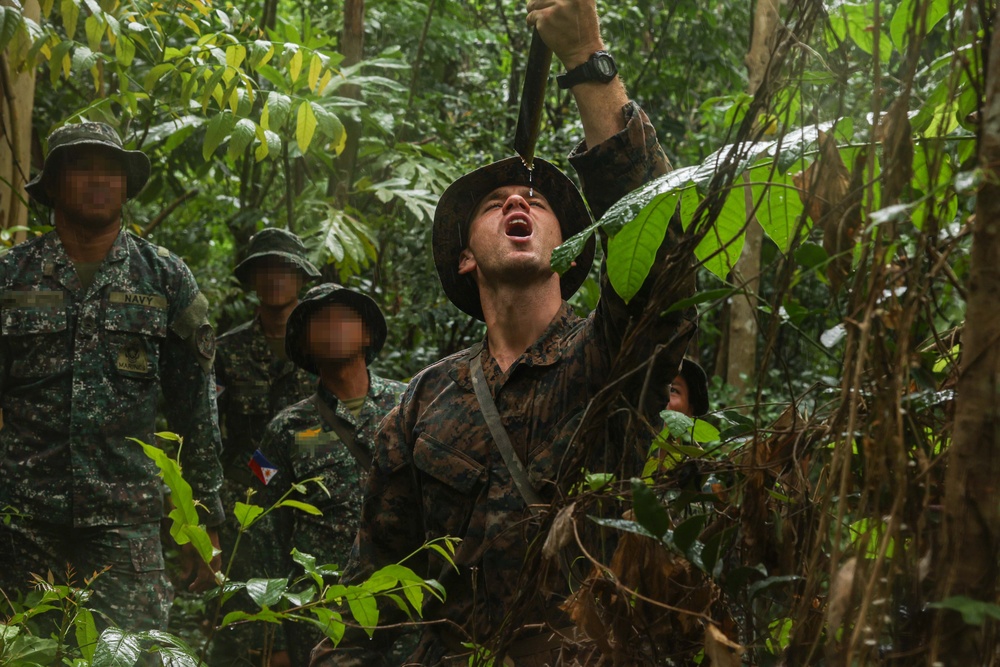 KAMANDAG 9: 1st Reconnaissance Battalion conducts jungle survival training with allies and partners
