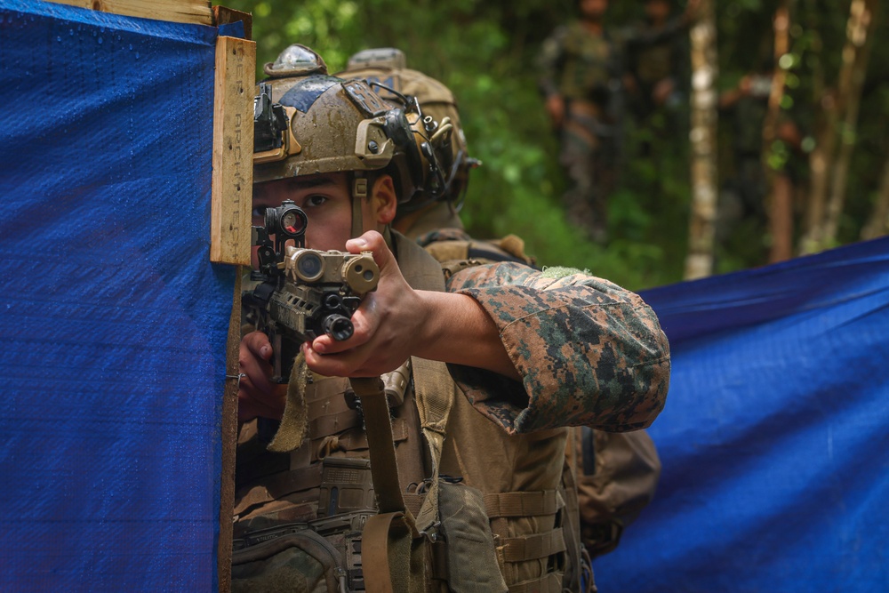 KAMANDAG 9: 1st Reconnaissance Battalion conducts close quarters battle drills with Allies and Partners