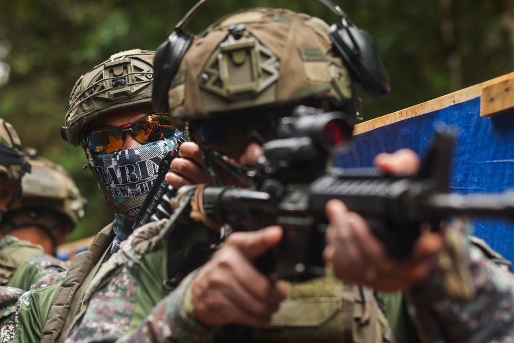 KAMANDAG 9: 1st Reconnaissance Battalion conducts close quarters battle drills with Allies and Partners
