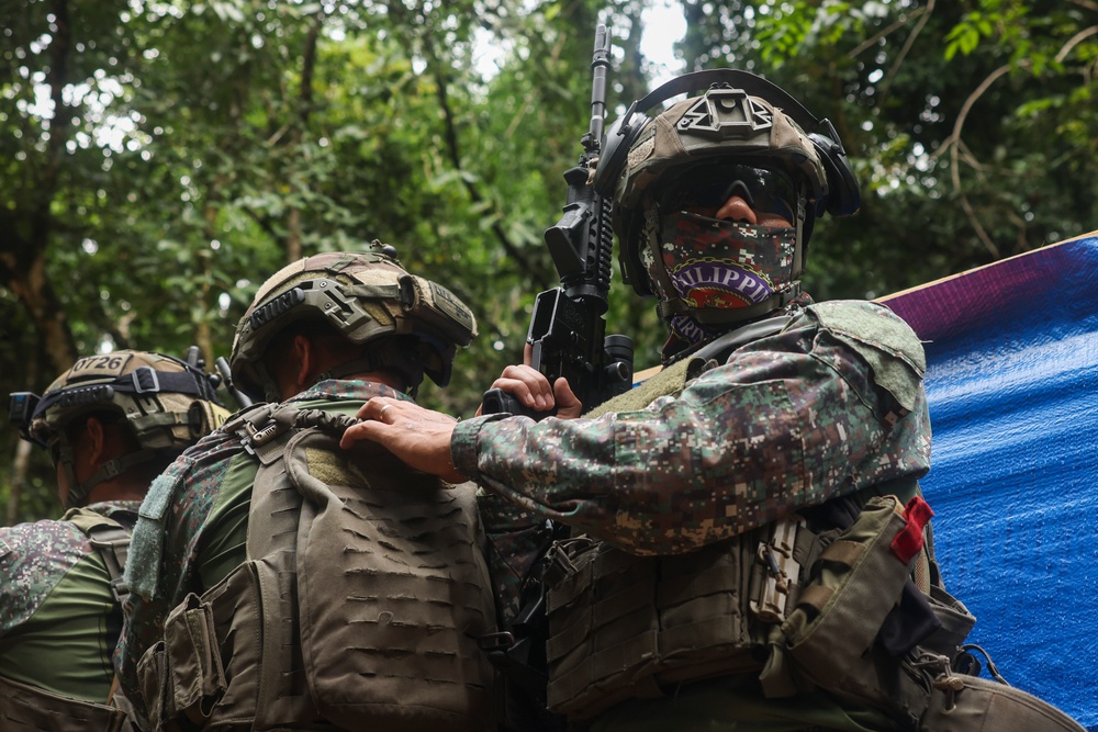 KAMANDAG 9: 1st Reconnaissance Battalion conducts close quarters battle drills with Allies and Partners
