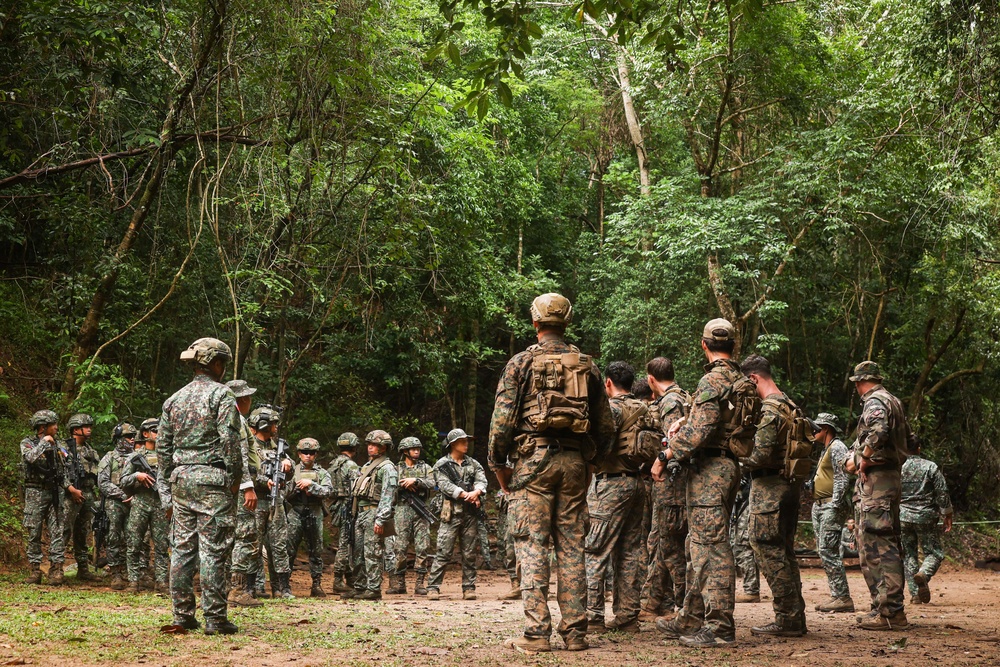 KAMANDAG 9: 1st Reconnaissance Battalion conducts close quarters battle drills with Allies and Partners