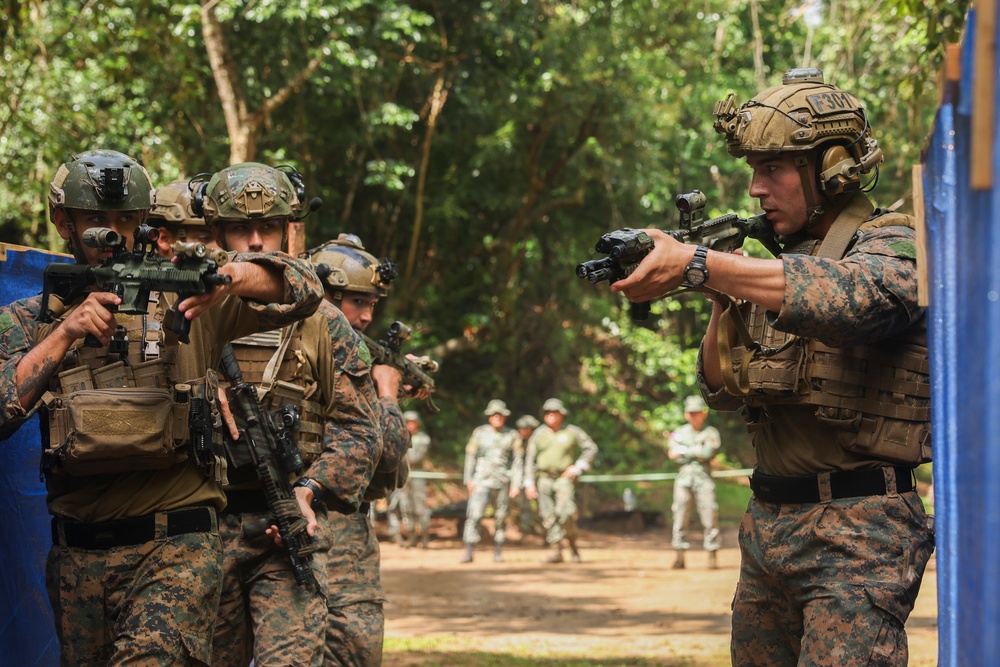 KAMANDAG 9: 1st Reconnaissance Battalion conducts close quarters battle drills with Allies and Partners