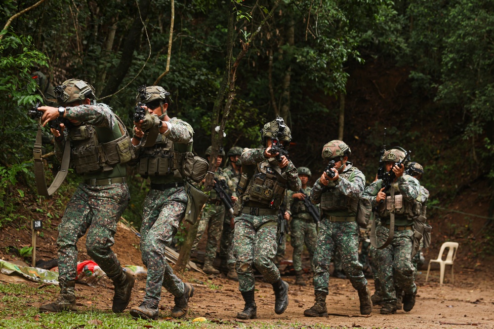 KAMANDAG 9: 1st Reconnaissance Battalion conducts close quarters battle drills with Allies and Partners