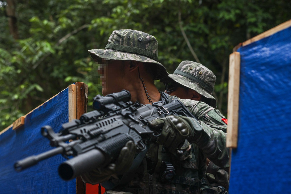 KAMANDAG 9: 1st Reconnaissance Battalion conducts close quarters battle drills with Allies and Partners