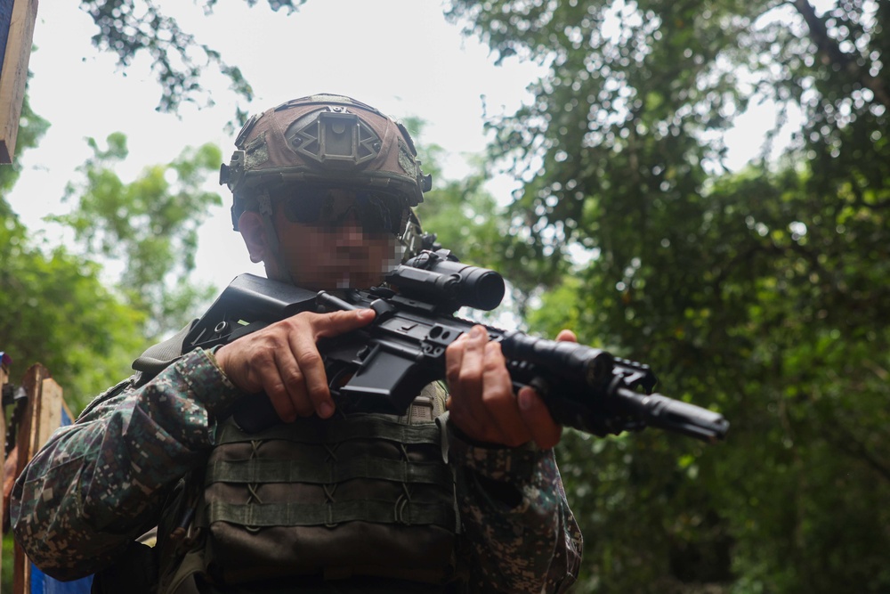 KAMANDAG 9: 1st Reconnaissance Battalion conducts close quarters battle drills with Allies and Partners