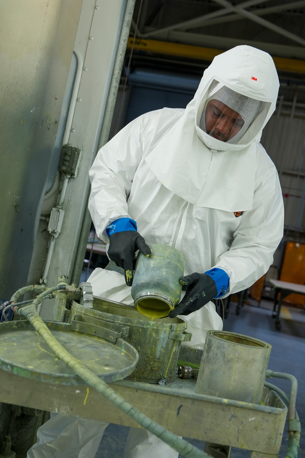 402nd Commodities Maintenance Group C-17 aircraft wing epoxy coating