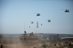 Distinguished visitor demonstration near Petrochori, Greece during Immediate Response 25 [Image 3 of 4]
