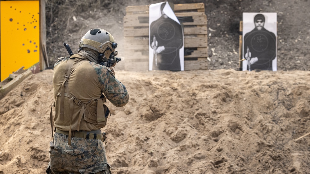 U.S. Recon Marines train with NATO allies