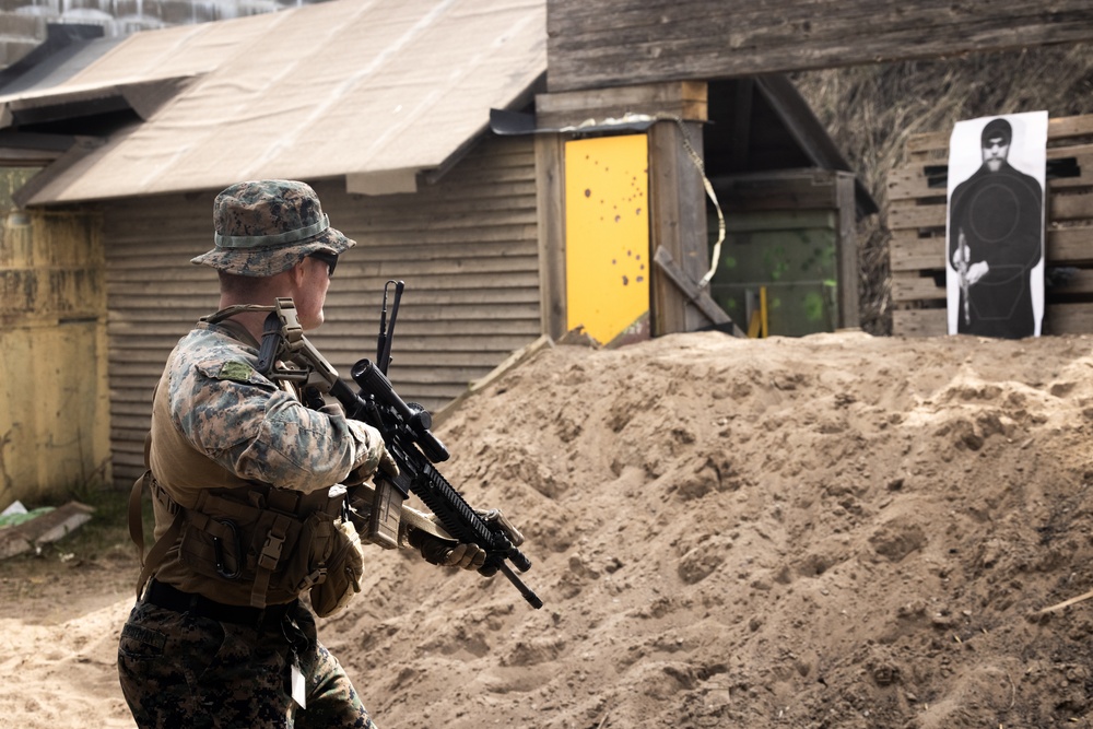U.S. Recon Marines train with NATO allies
