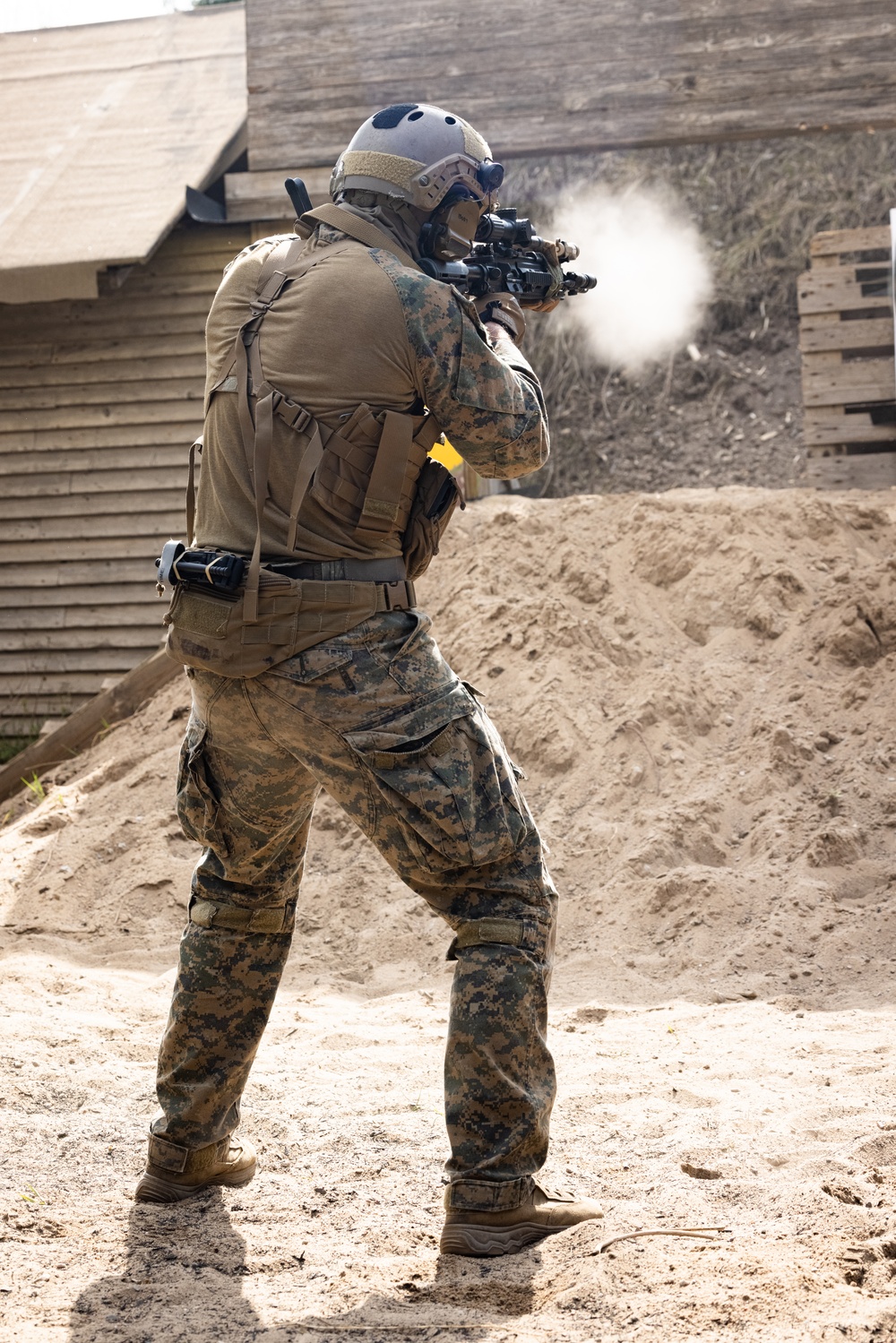 U.S. Recon Marines train with NATO allies