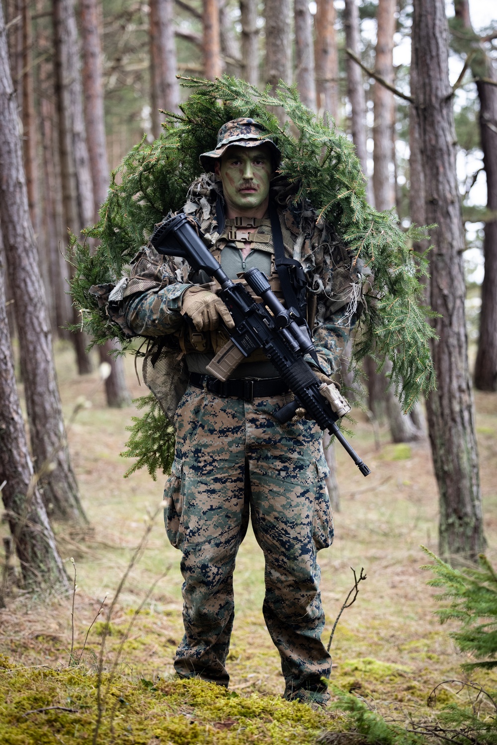 U.S. Recon Marines train with NATO allies
